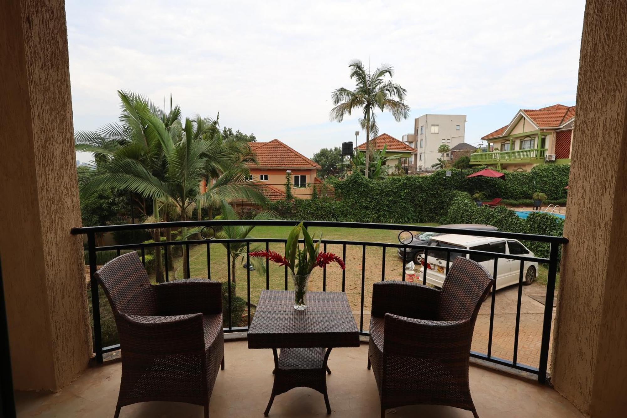 Bon Bini Residence คัมพาลา ภายนอก รูปภาพ